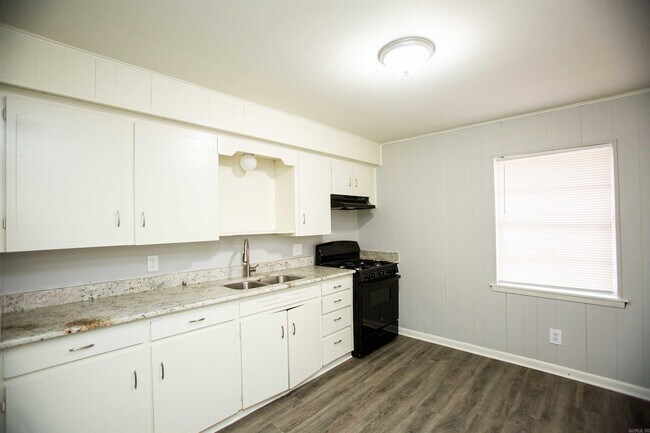 Building Photo - 10 Timber Ln