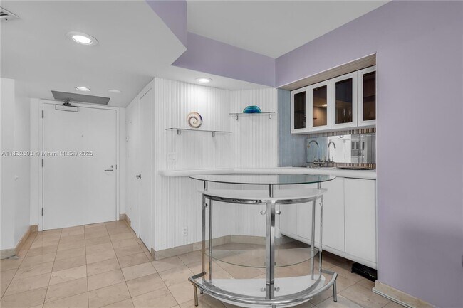 Building Photo - 16485 Collins Ave