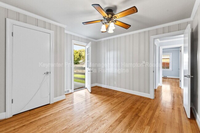 Building Photo - 4900 Briarwood Ln