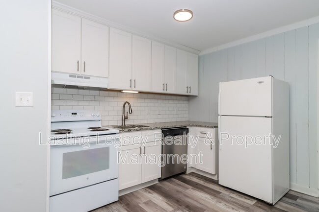 Building Photo - 2325 15th St NE