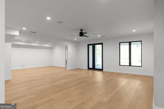 Building Photo - 3293 Lenox Pl NE