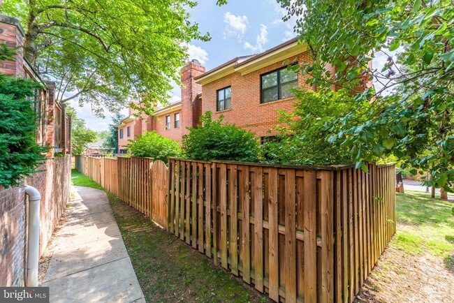 Building Photo - 1443 Hampton Hill Cir