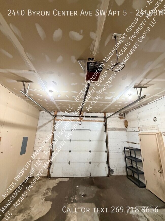 Building Photo - 2440 Byron Center Ave SW