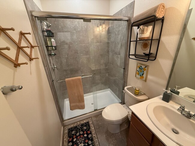 Building Photo - 3 Bedroom, 2.5 Bath Townhome