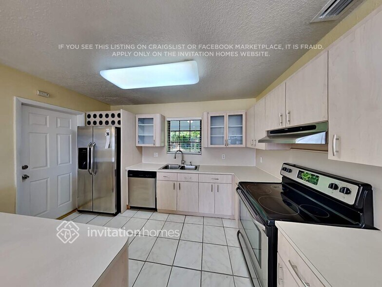 Building Photo - 17421 SW 92nd Ct