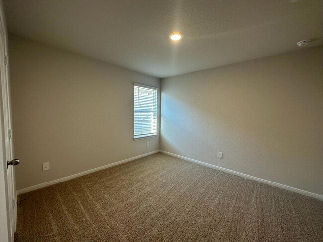 Building Photo - 113 Briggs Ln