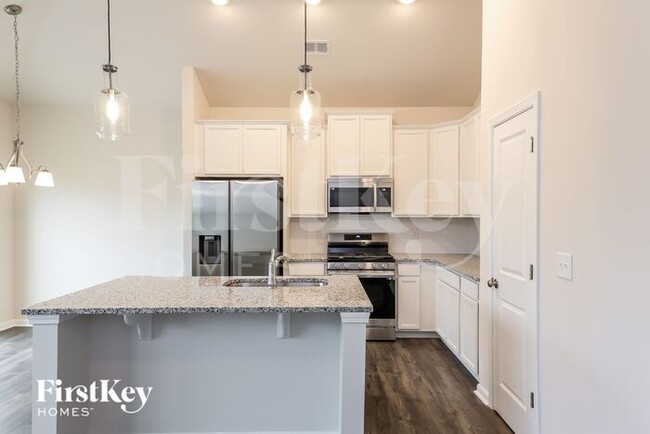 Building Photo - 204 Stonefence Dr
