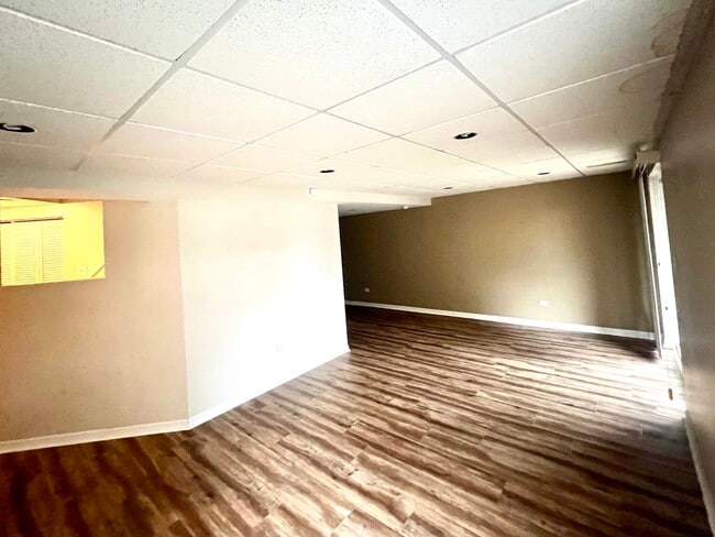 Building Photo - 300 Lunt Ave