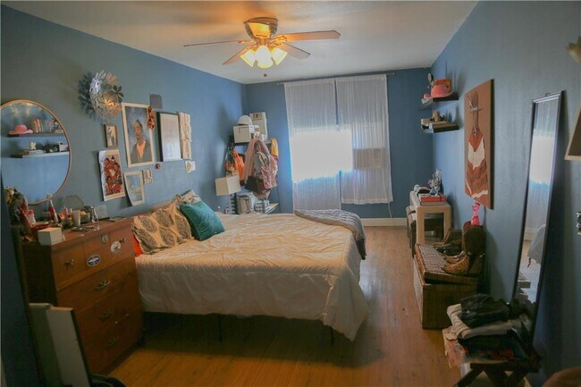 Building Photo - 1708 E 17th St