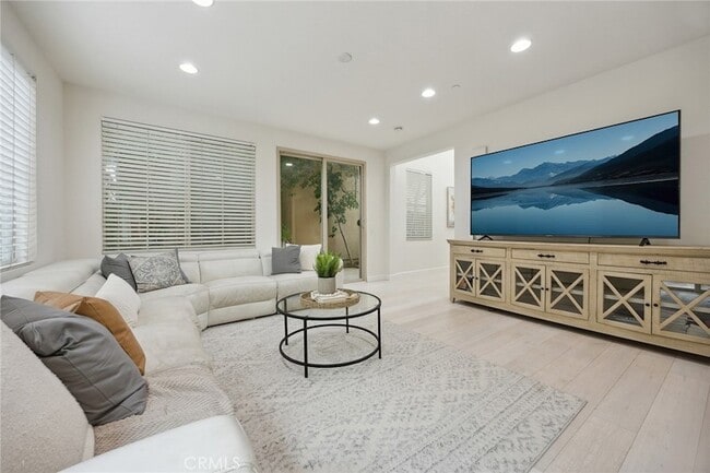 Building Photo - 210 Desert Bloom