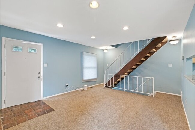 Building Photo - 43 Woodenbridge Ct