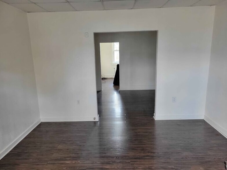 Building Photo - 534 3rd St