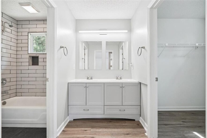 Building Photo - 5320 Kelleys Creek Dr