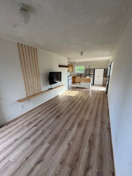 Building Photo - 6704 Nagle Ave