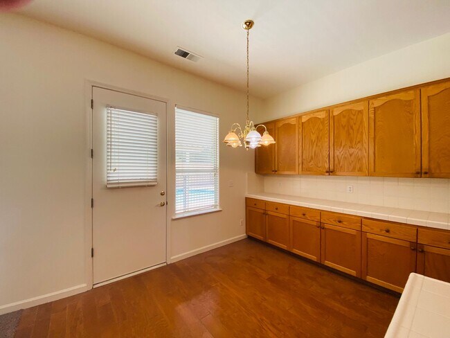 Building Photo - $2,690 Peach & Alluvial, Pool + Clovis Trail Access | W. Fallbrook Ave, Clovis