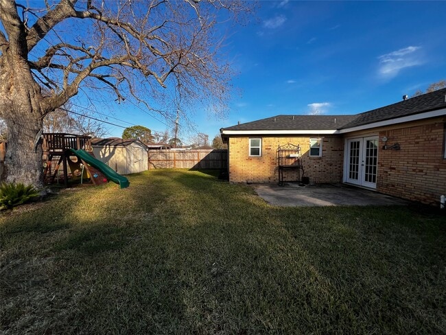 Building Photo - 1808 Dolphin Dr