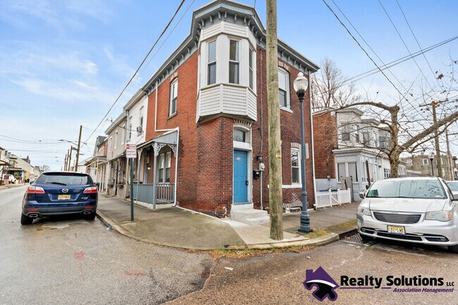 Building Photo - 216 N King St