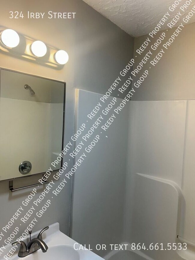 Building Photo - 324 Irby St