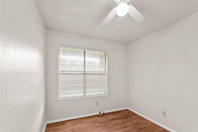 Building Photo - 818 Sirocco Dr