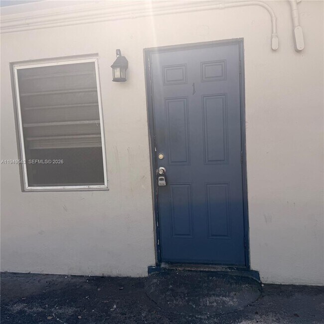 Building Photo - 634 NW 12th Ave