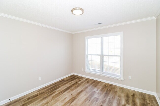 Building Photo - 9245 Tamhaven Dr