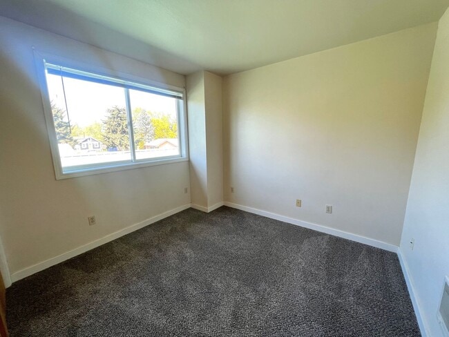 Building Photo - 1308 N Brooklane St