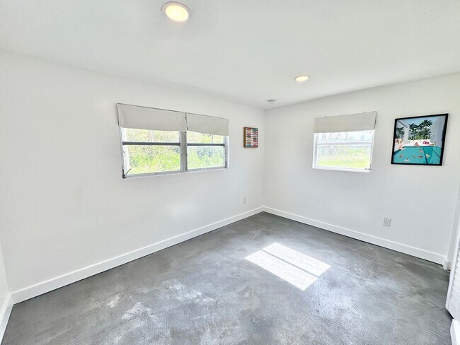 Building Photo - 27625 Riverdale Ln