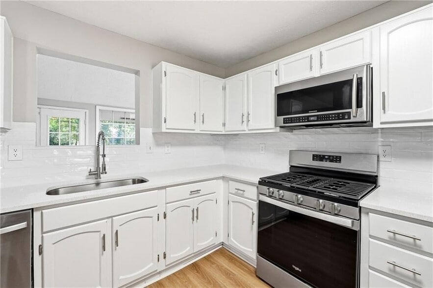 Building Photo - 5651 Wells Cir