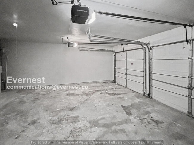 Building Photo - 3 Bed, 2 Bath Home with Garage and Fenced Yard / Pet-Friendly /Available Now!