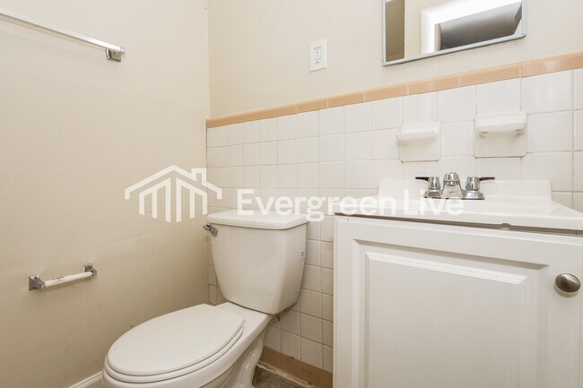 Building Photo - 1574 Gowan Dr