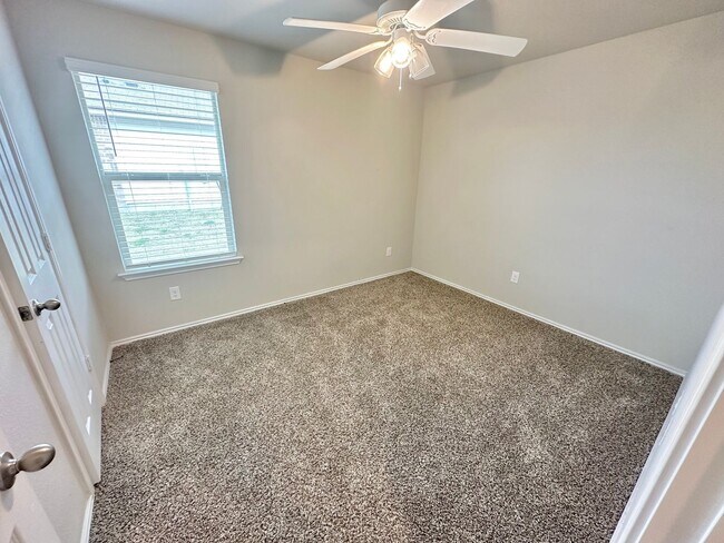 Building Photo - AVAILABLE NOW!