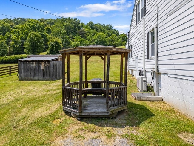 Building Photo - 4 bedroom home in Rich Creek!