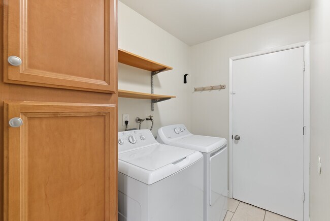 Building Photo - 209 Valley Oak Plaza