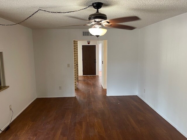 Building Photo - 8001 N El Tovar Pl