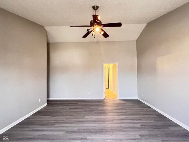 Building Photo - 713 Hollowood Ln