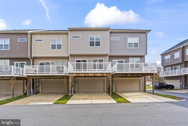 Building Photo - 3030 Mia Ln