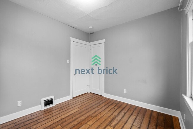 Building Photo - A beautiful 3 bed and 1 bathroom house for rent