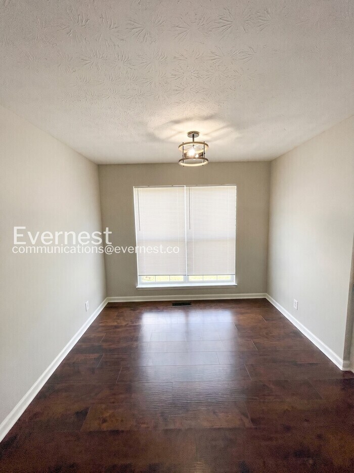 Building Photo - 636 Laramie Dr