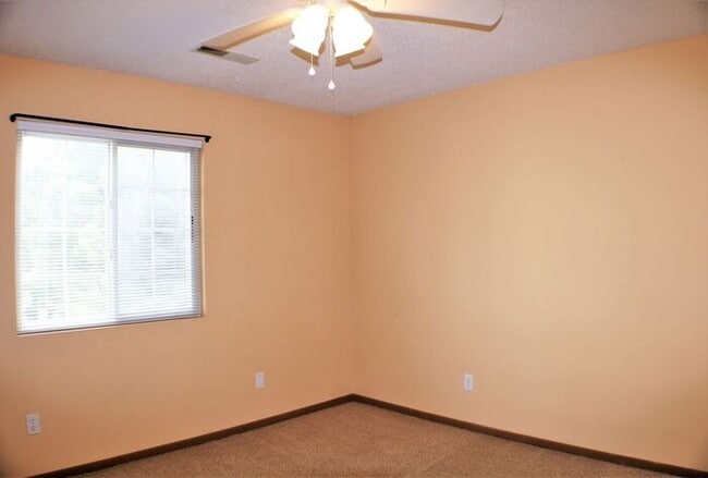 Building Photo - $1,150 | 2 Bedroom, 1 Bathroom 2nd Floor Condo | NO Pets | Available for August 1st, 2026 Move in!