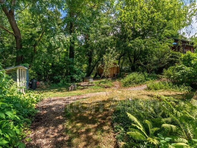 Building Photo - 83 5th Ave