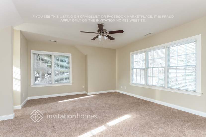 Building Photo - 15903 Kelly Park Cir