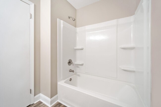 Building Photo - 136 Sandy Dr