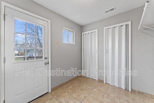 Building Photo - 304 Beech St