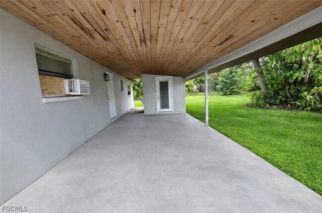 Building Photo - 917 Freemont St