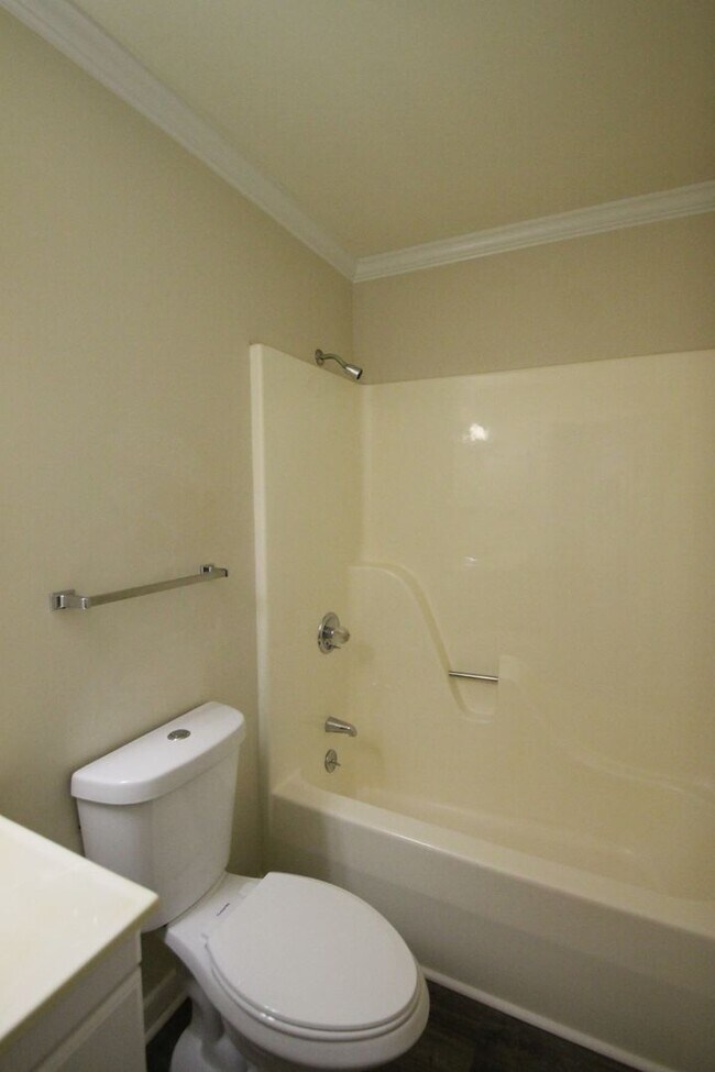 Building Photo - 806 Beech Dr