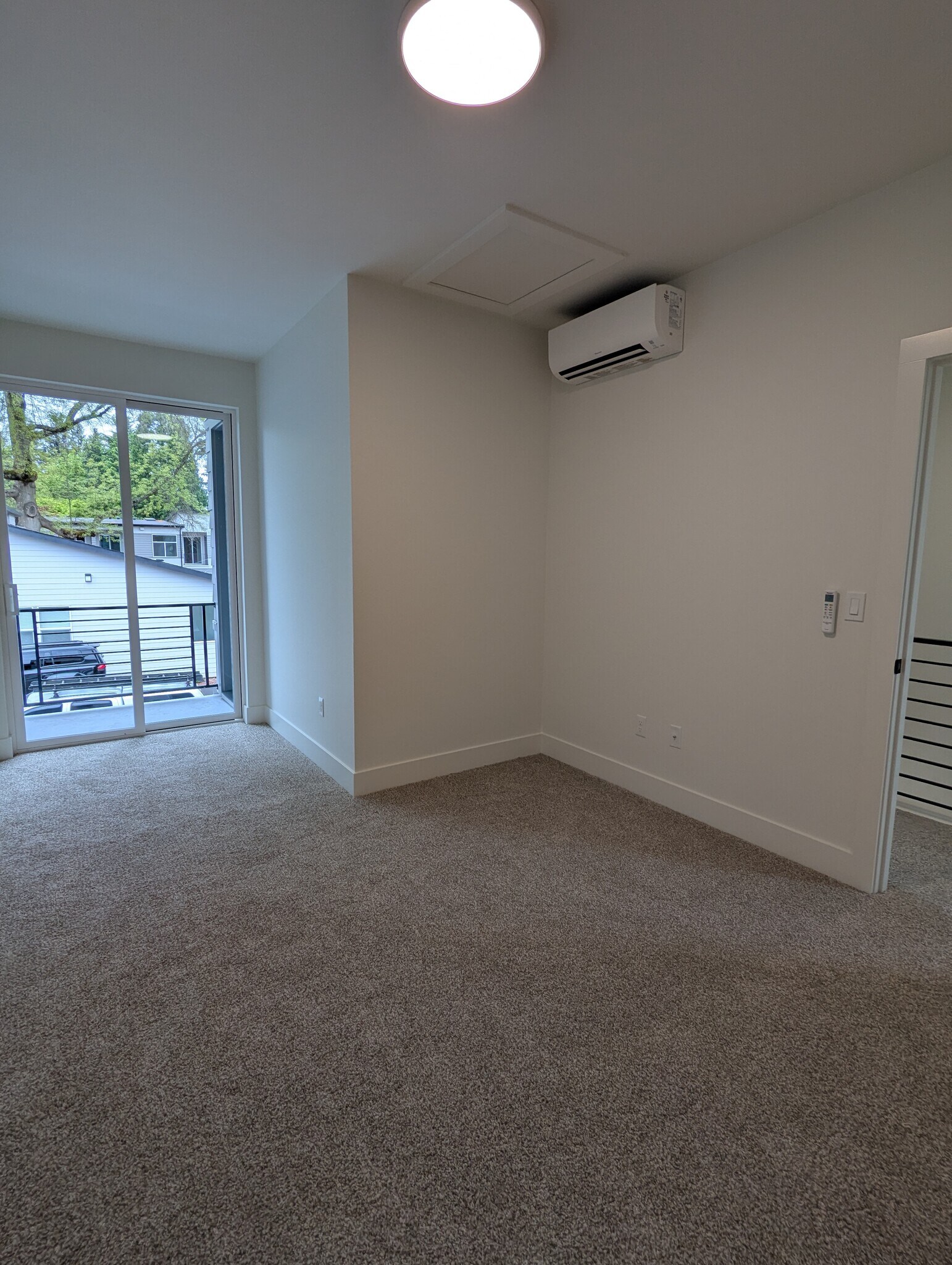 Building Photo - 5041 SE King Rd