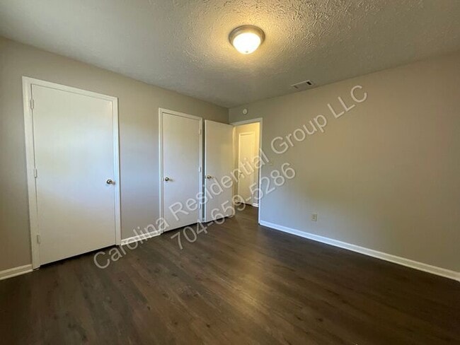 Building Photo - 322 E Sumter St