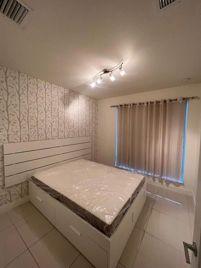 Building Photo - 10422 NW 64th Terrace