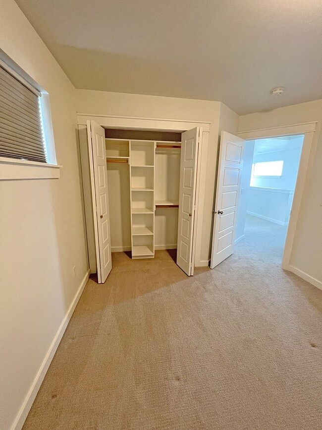 Building Photo - Well Kept Single Family Detached Home with...