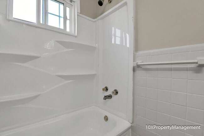 Building Photo - 2065 W Mound St